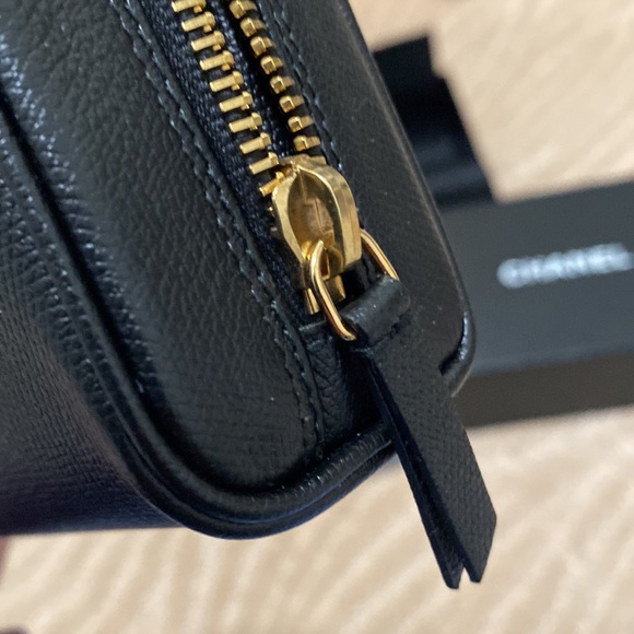 Authentic Chanel clutch or toiletry bag - Picture 8 of 11